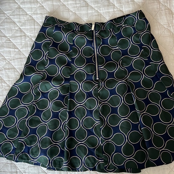 Navy and green pleated mini skirt. - Picture 3 of 6